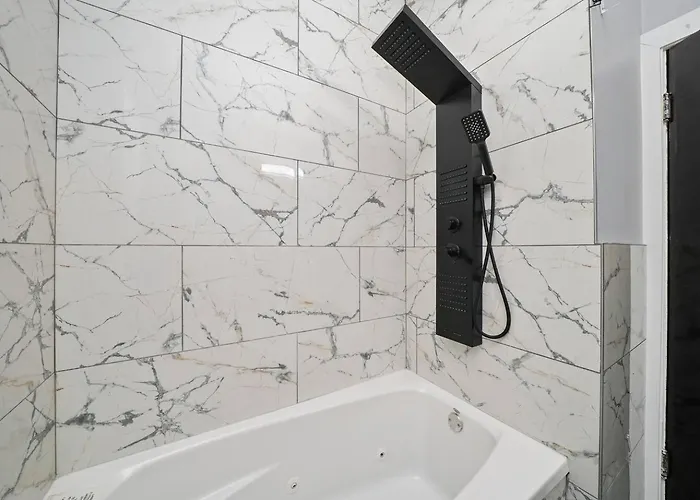 Gorgeous 5 Bedroom Gem With Games Chicago
