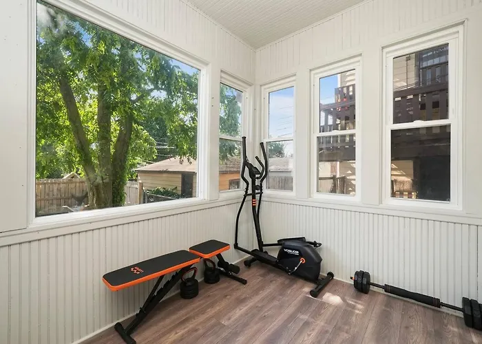 Gorgeous 5 Bedroom Gem With Games * Chicago