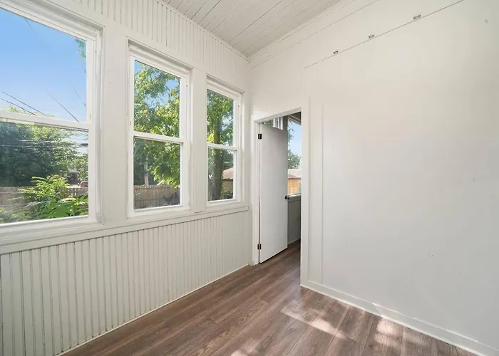 Gorgeous 5 Bedroom Gem With Games * Chicago