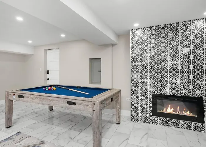 Gorgeous 5 Bedroom Gem With Games Chicago