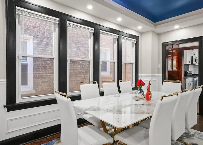 Gorgeous 5 Bedroom Gem With Games Chicago