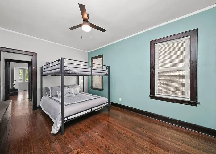 Gorgeous 5 Bedroom Gem With Games Chicago