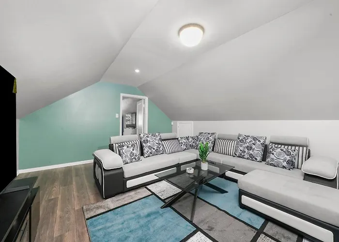 Gorgeous 5 Bedroom Gem With Games * Chicago
